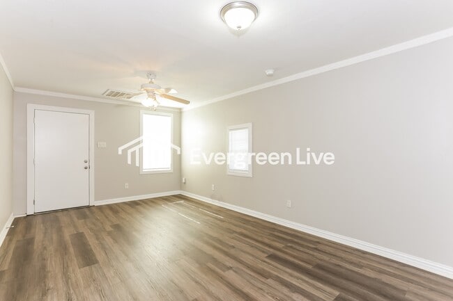 Building Photo - 8914 Cardella Ave