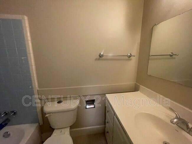 Building Photo - 504 Merrymont Dr