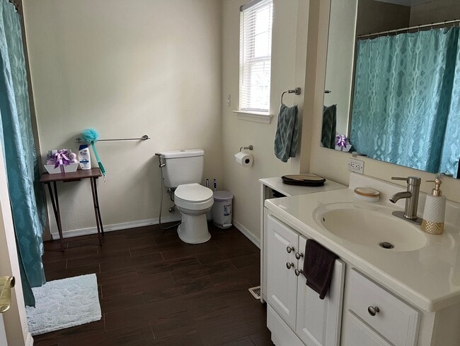 Building Photo - 248 Tintern Ct