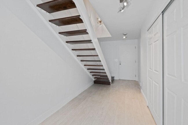 Building Photo - Luxury 2BR Penthouse in Coconut Grove | 1.5 Bath | Prime Miami Location