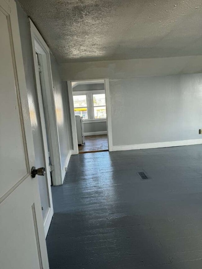 Building Photo - 25TH ST