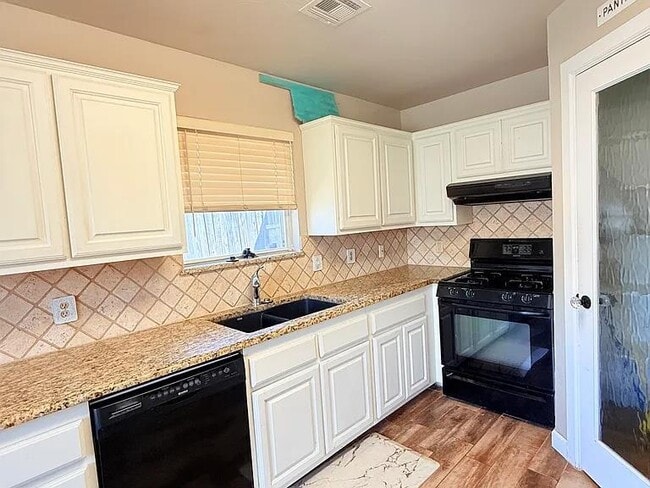 Building Photo - 1801 Brittany Ln