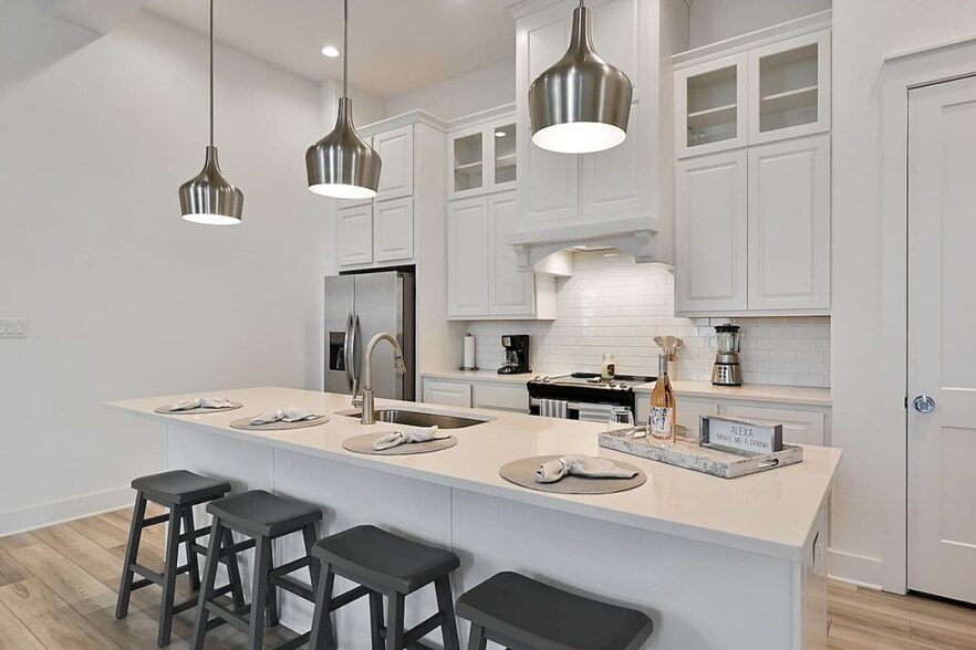 Primary Photo - 5048 Mooney Fls Dr