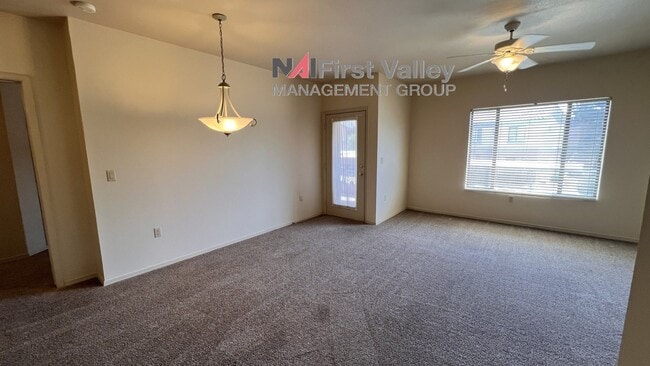 Building Photo - 2 Bedrooms, 2 Baths