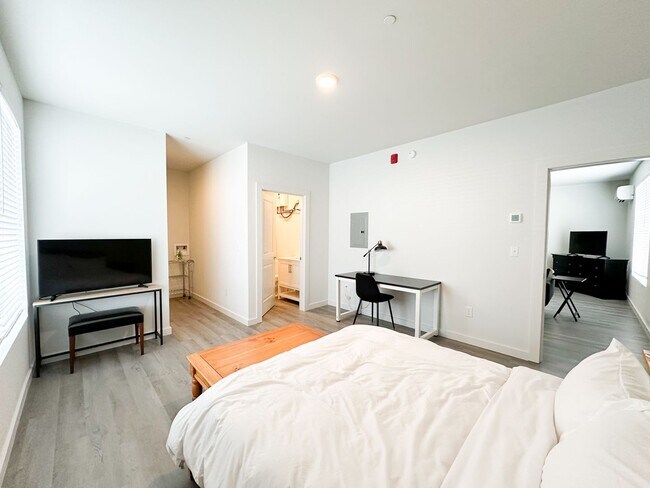 Building Photo - Corner Residence with patio