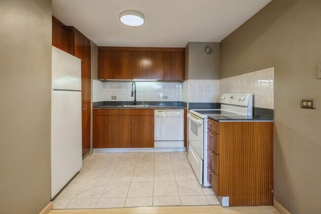 Building Photo - 40 E 9th St