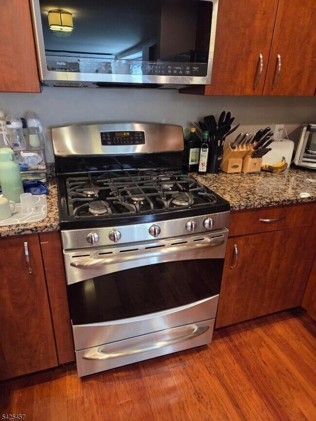 Building Photo - 48 S Park St