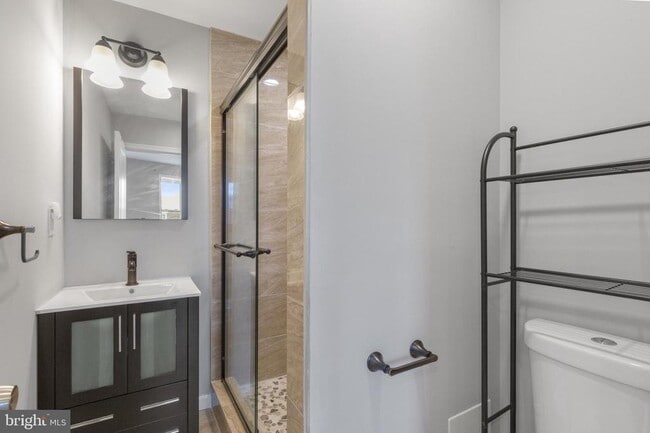 Building Photo - 2208 S 5th St