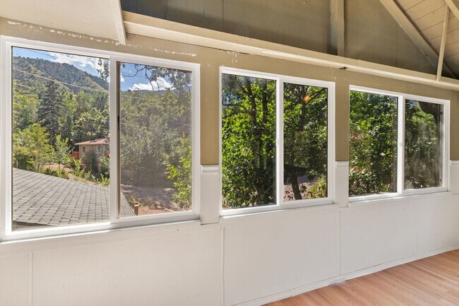 Building Photo - 135 S Path