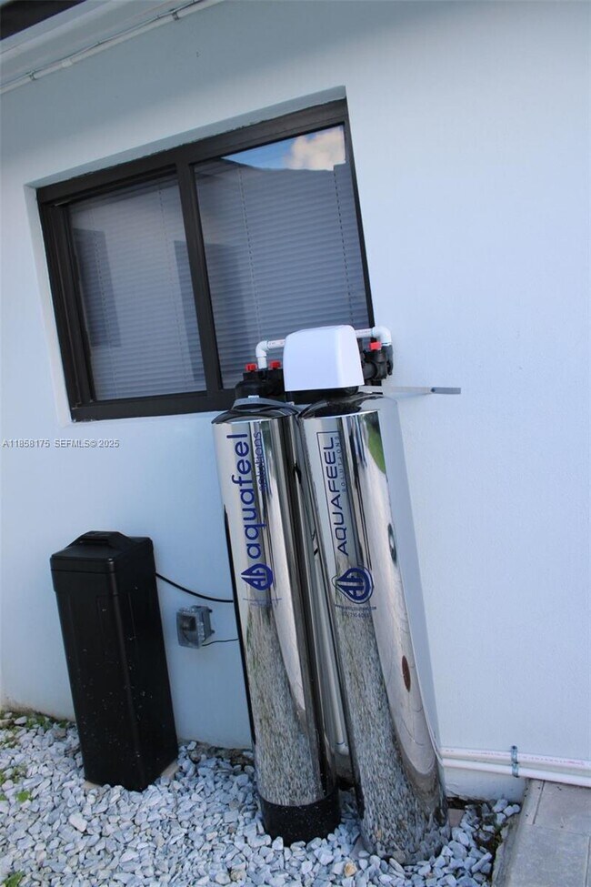 Building Photo - 15100 Polk St