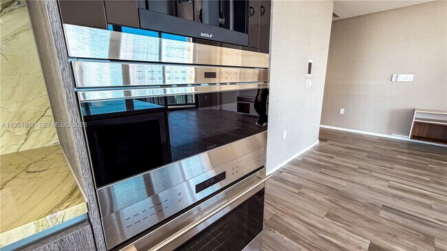 Building Photo - 801 S Miami Ave