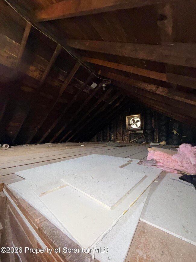 Building Photo - 409 Alden Mountain Rd