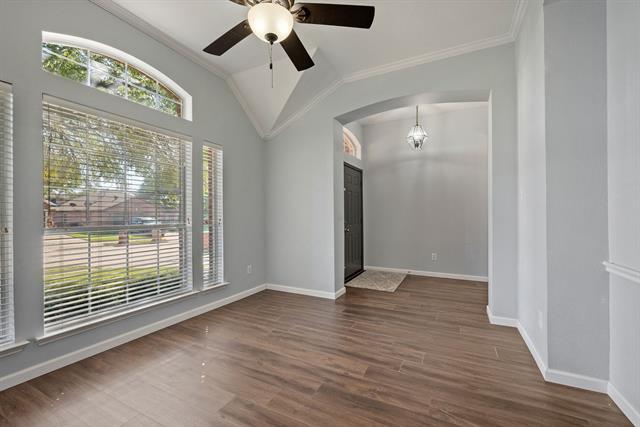 Building Photo - 3605 Villanova Dr