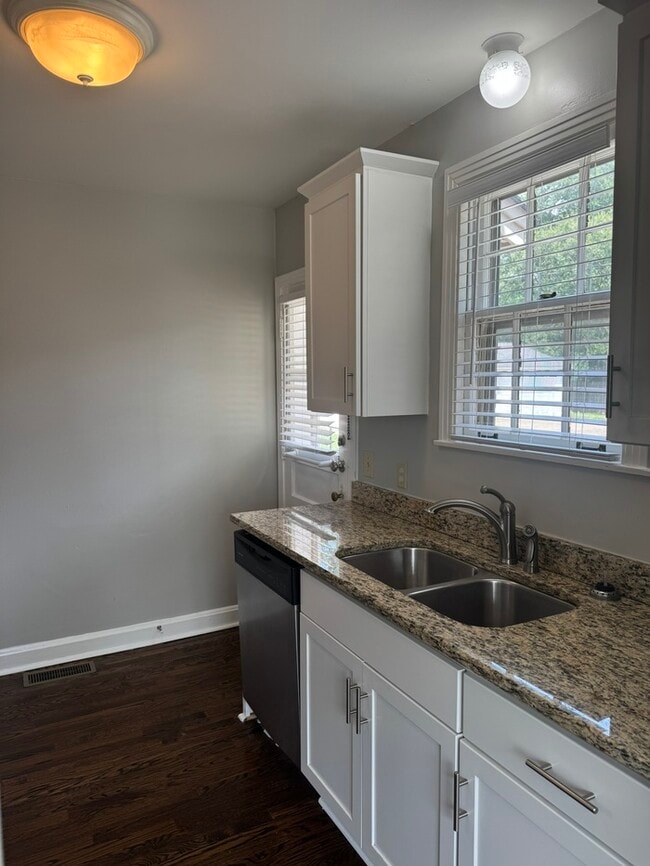 Building Photo - 5532 Kendall Dr