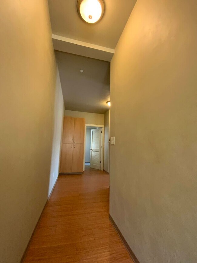 Building Photo - 3 Bedroom, 2.5 Bathroom Close to UO Campus