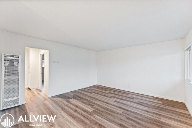 Building Photo - 7572 Amazon Dr