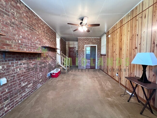 Building Photo - 3836 Davies Dr