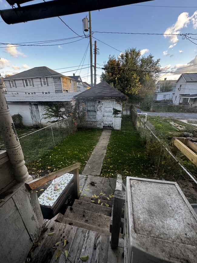 Building Photo - 742 W King St