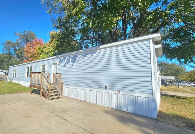 Building Photo - 1810 E Lockwood St