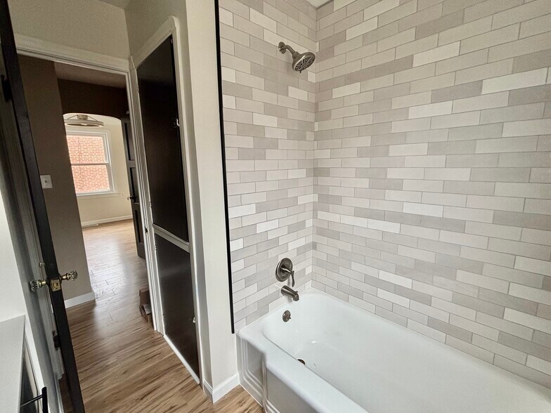 Building Photo - 3312 Brookview Blvd