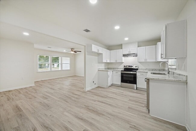 Building Photo - 3105 Babin Dr