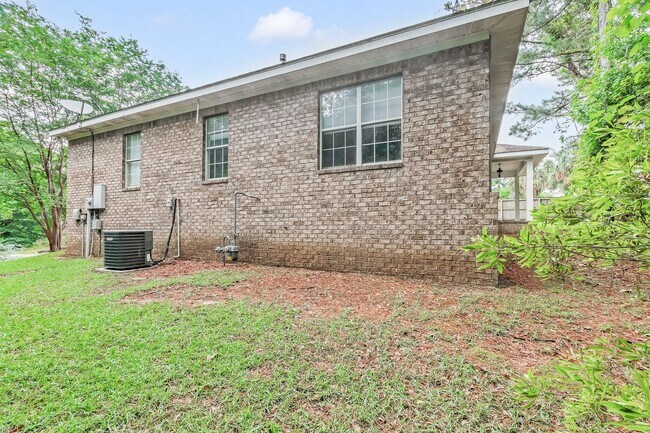 Building Photo - 4/2 in Stratford Glen Subdivision