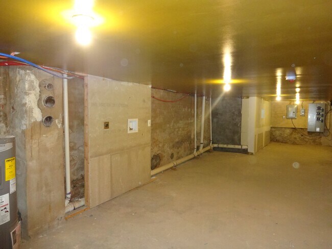 Building Photo - 210 Zeralda St