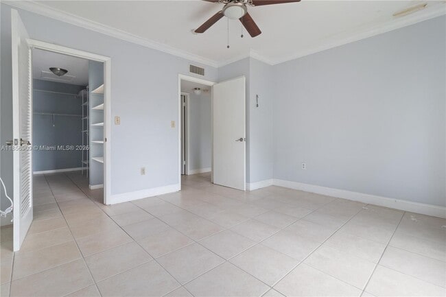 Building Photo - 10413 N Kendall Dr