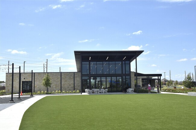 Building Photo - 5135 Sunvalley Bend Dr