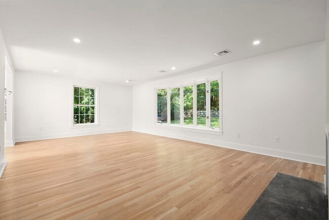 Building Photo - 576 Grove St