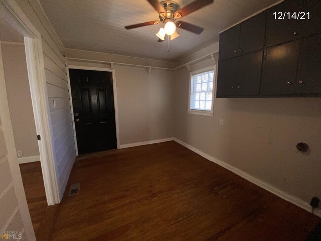 Building Photo - 107 Ford St