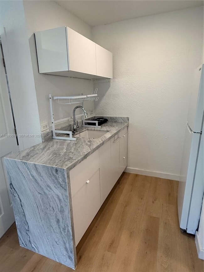 Building Photo - 2421 SW 26th Terrace