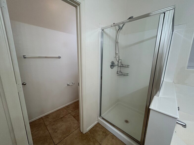 Building Photo - 3161 S Southwind Dr