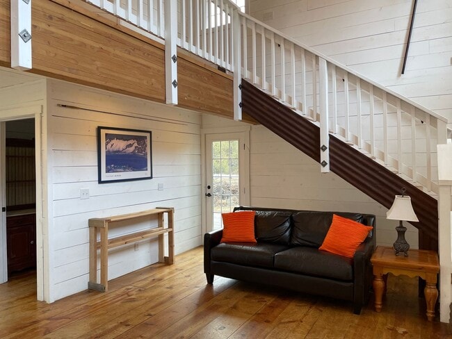 Building Photo - Cottage in Oregon Water Wonderland - Avail...