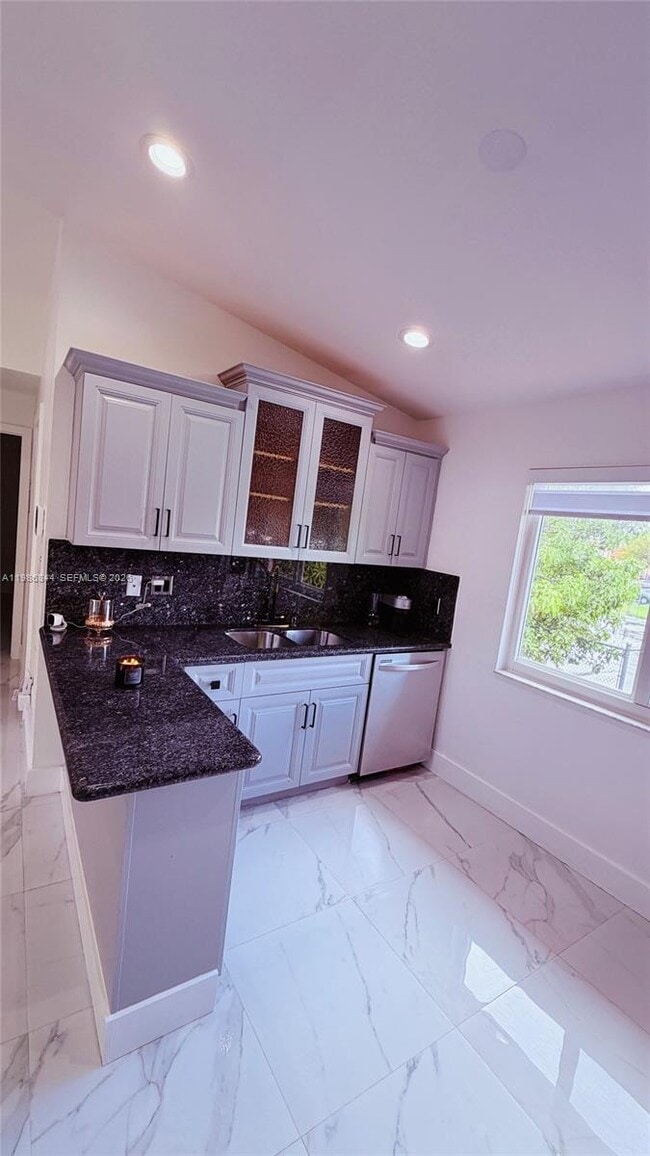 Building Photo - 8033 Lake Dr