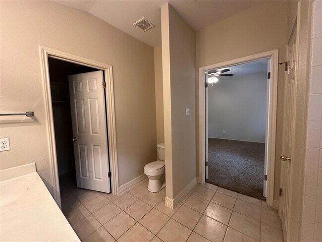 Building Photo - 706 Luke Ln