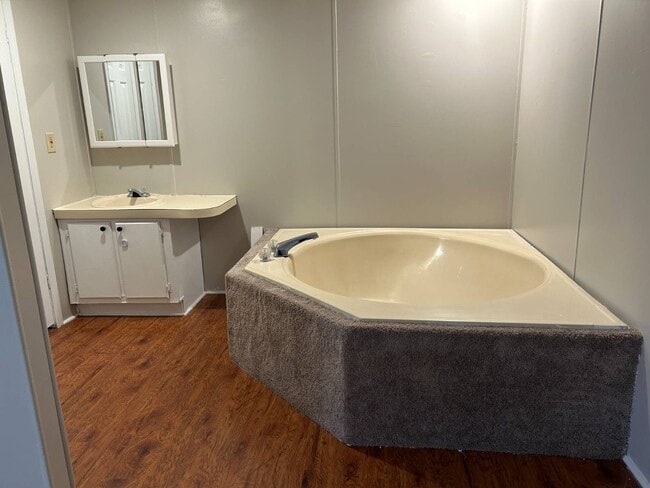 Primary Photo - 94 White Oak Village