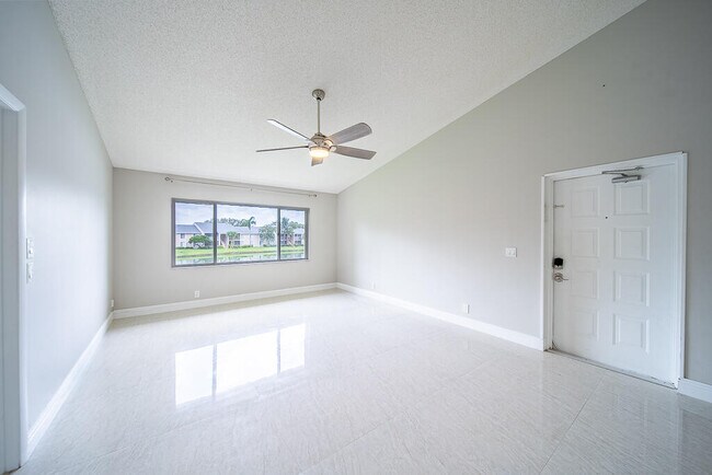 Building Photo - 13810 Oneida Dr