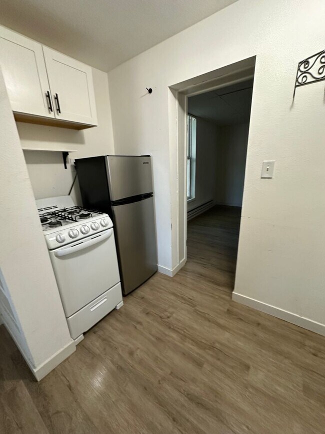 Building Photo - 2422 W Vermijo Ave
