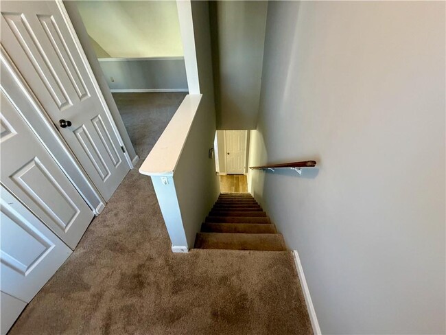 Building Photo - 1911 Shenandoah Valley Ln SE