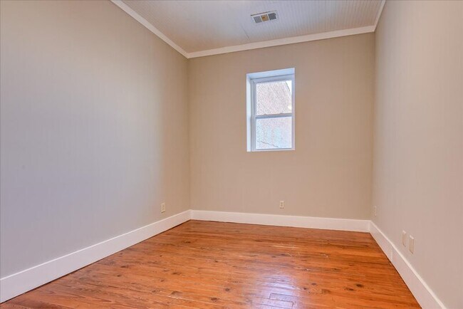 Building Photo - 828 Broad St