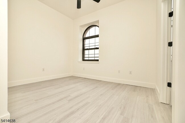 Building Photo - 536 Central Ave