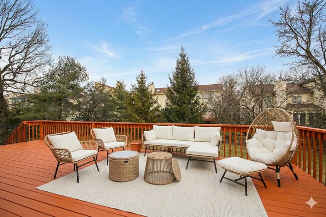 Building Photo - 11 Hudson Terrace