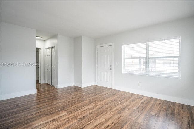 Building Photo - 460 NE 82nd Terrace