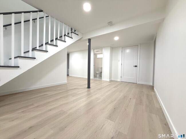 Building Photo - 275 Dayton Rd