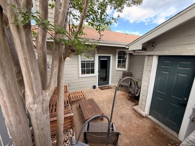 Building Photo - 6501 Brush Country Rd