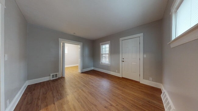 Building Photo - 4420 Bush Ave