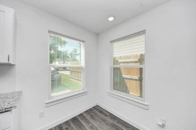 Building Photo - 8125 Laura Koppe Rd