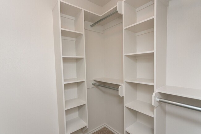 Building Photo - MOVE IN READY- Single Family Home- 3bedroo...