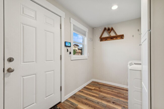 Building Photo - Charming 2 bedroom, 1 bath house